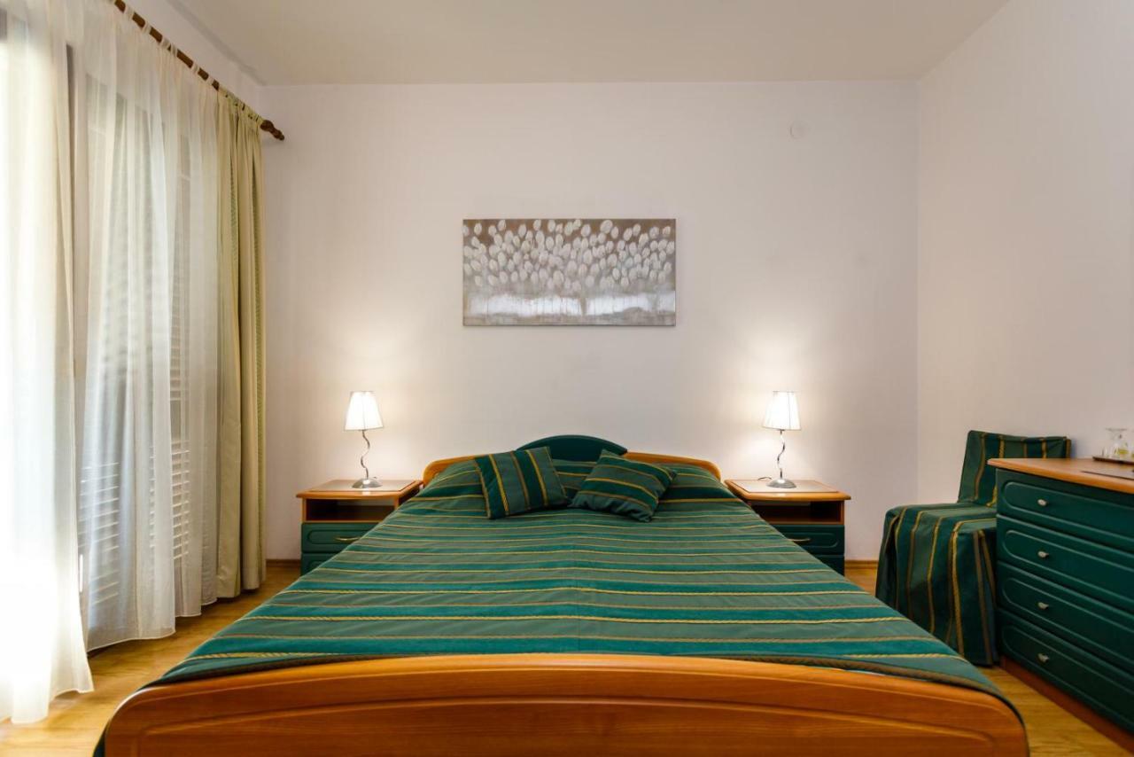 Rooms Mimi Krk Town Eksteriør billede