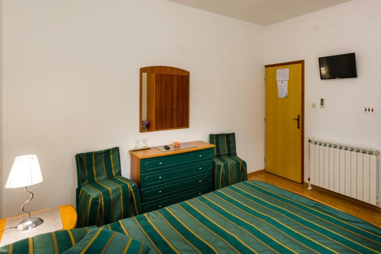 Rooms Mimi Krk Town Eksteriør billede